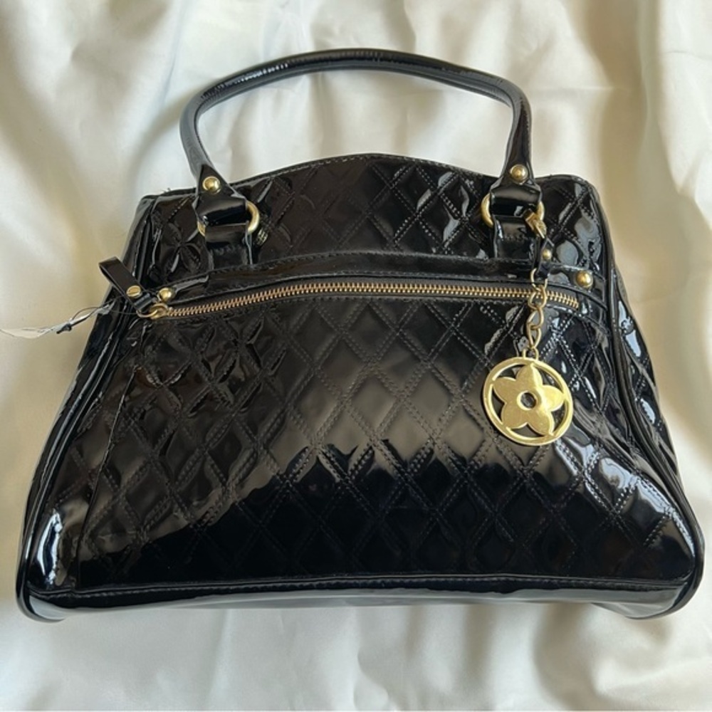 Bueno NWT Large Handled Purse Black Patten Quilted Pattern, Zip, Snap Closures